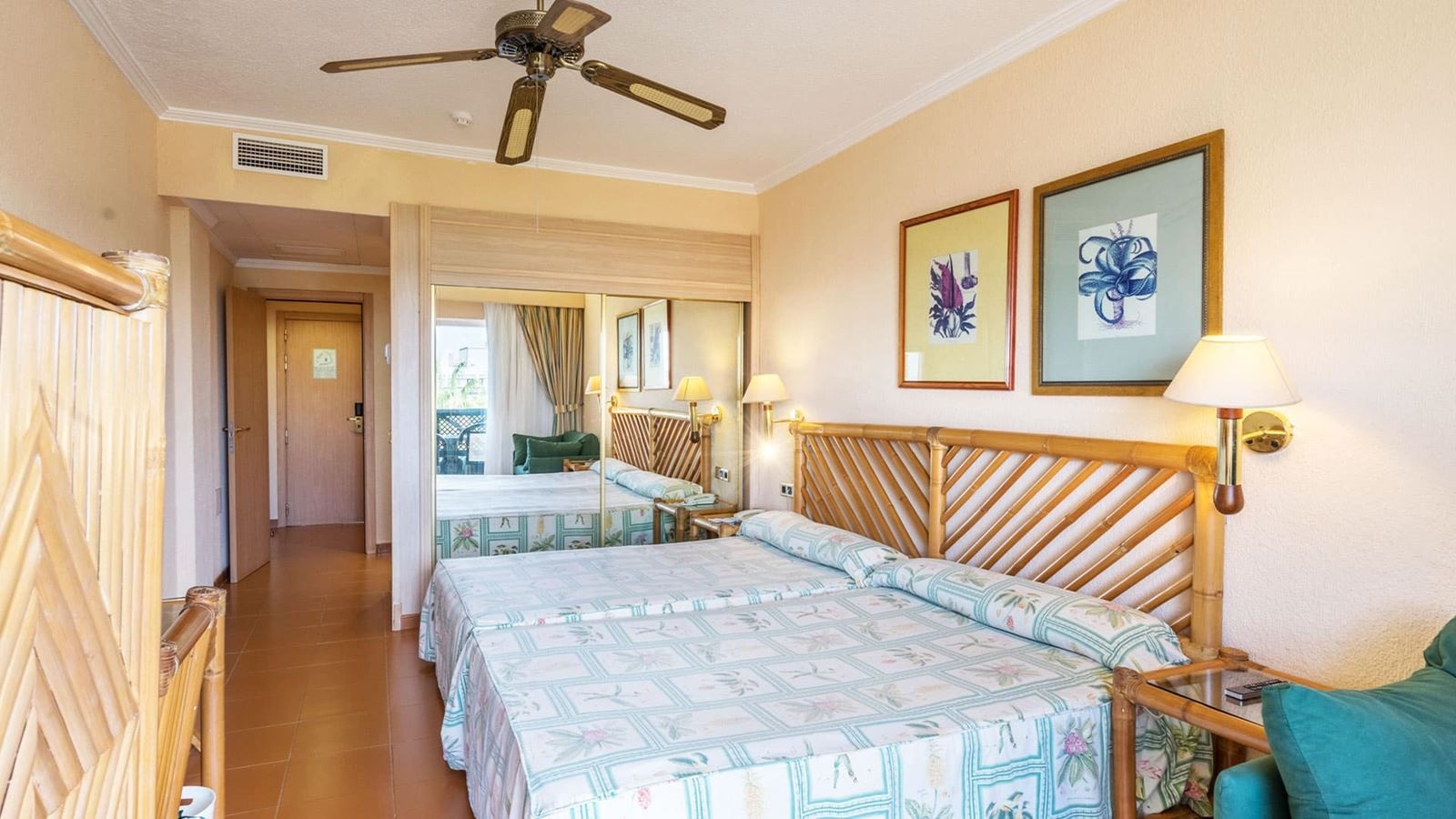 rooms-double-room-balcony-or-terrace