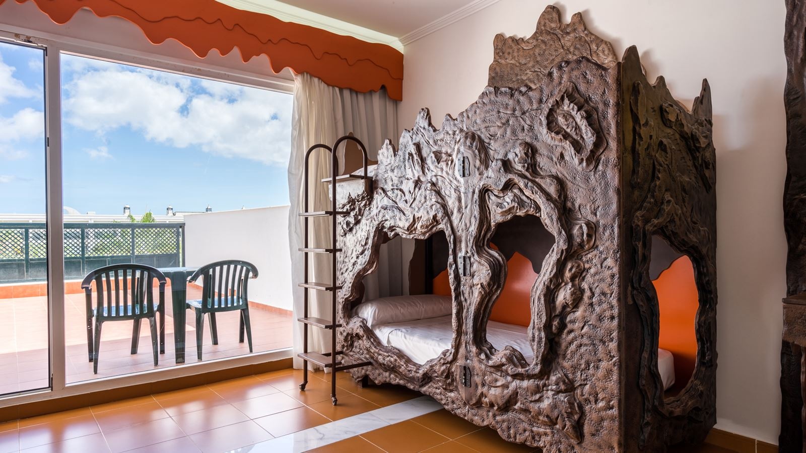 rooms-double-theme-room