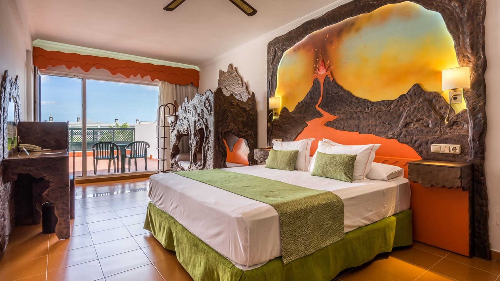 rooms-double-theme-room