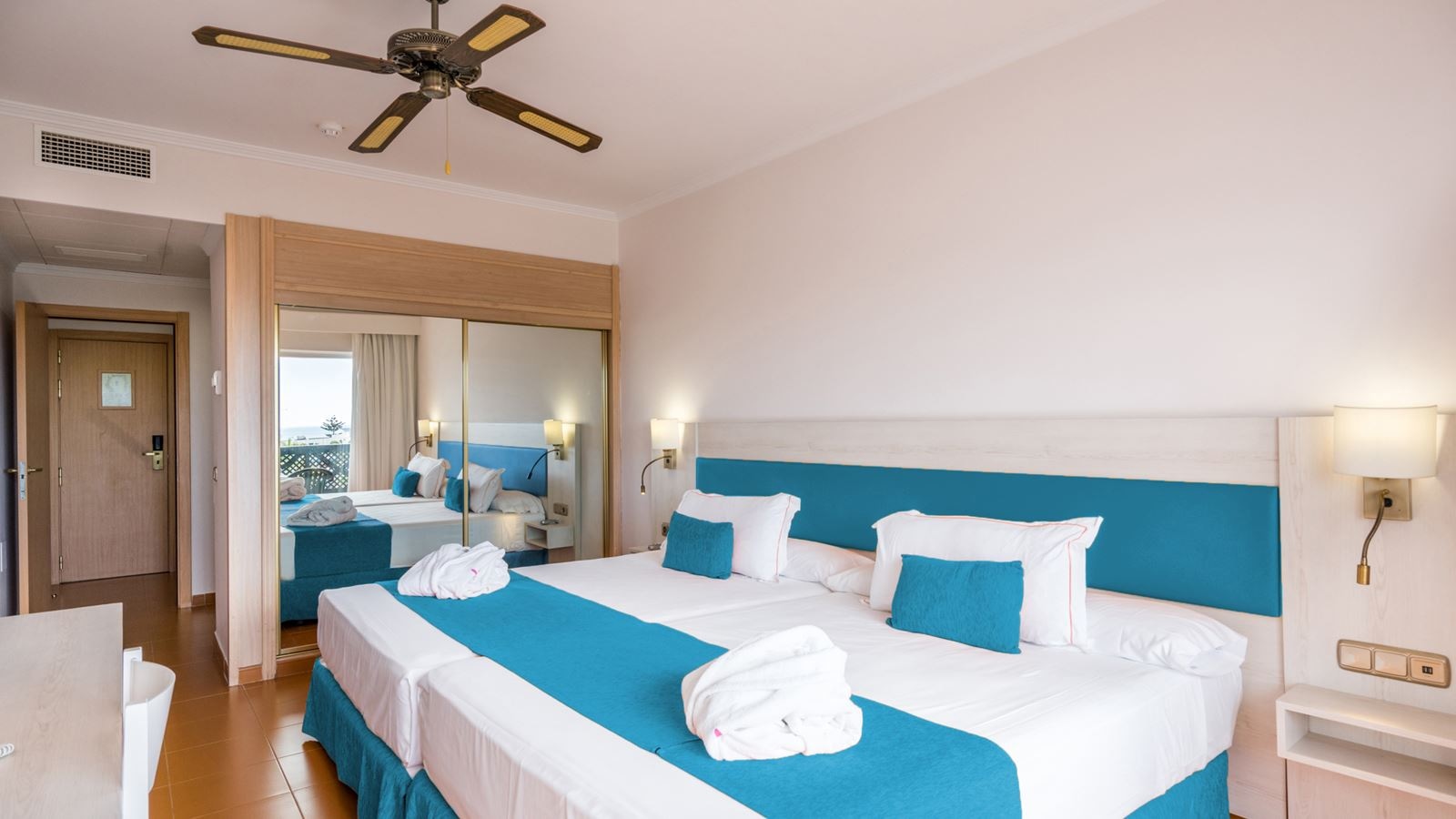 rooms-family-superior-room