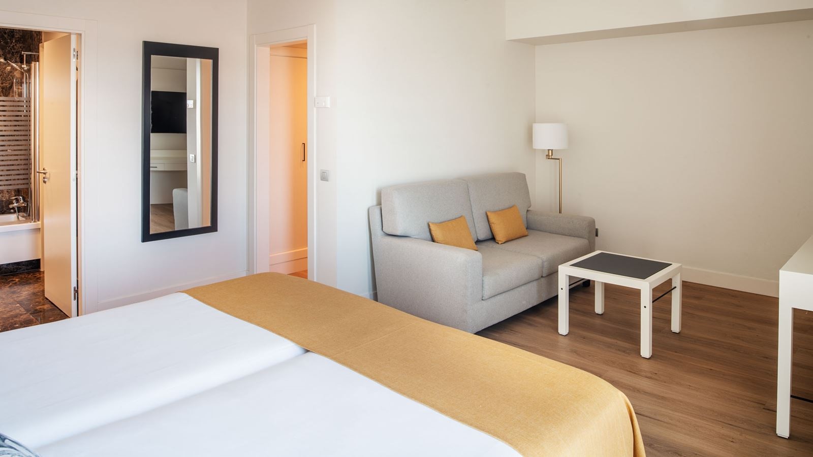 rooms-double-standard-city-view