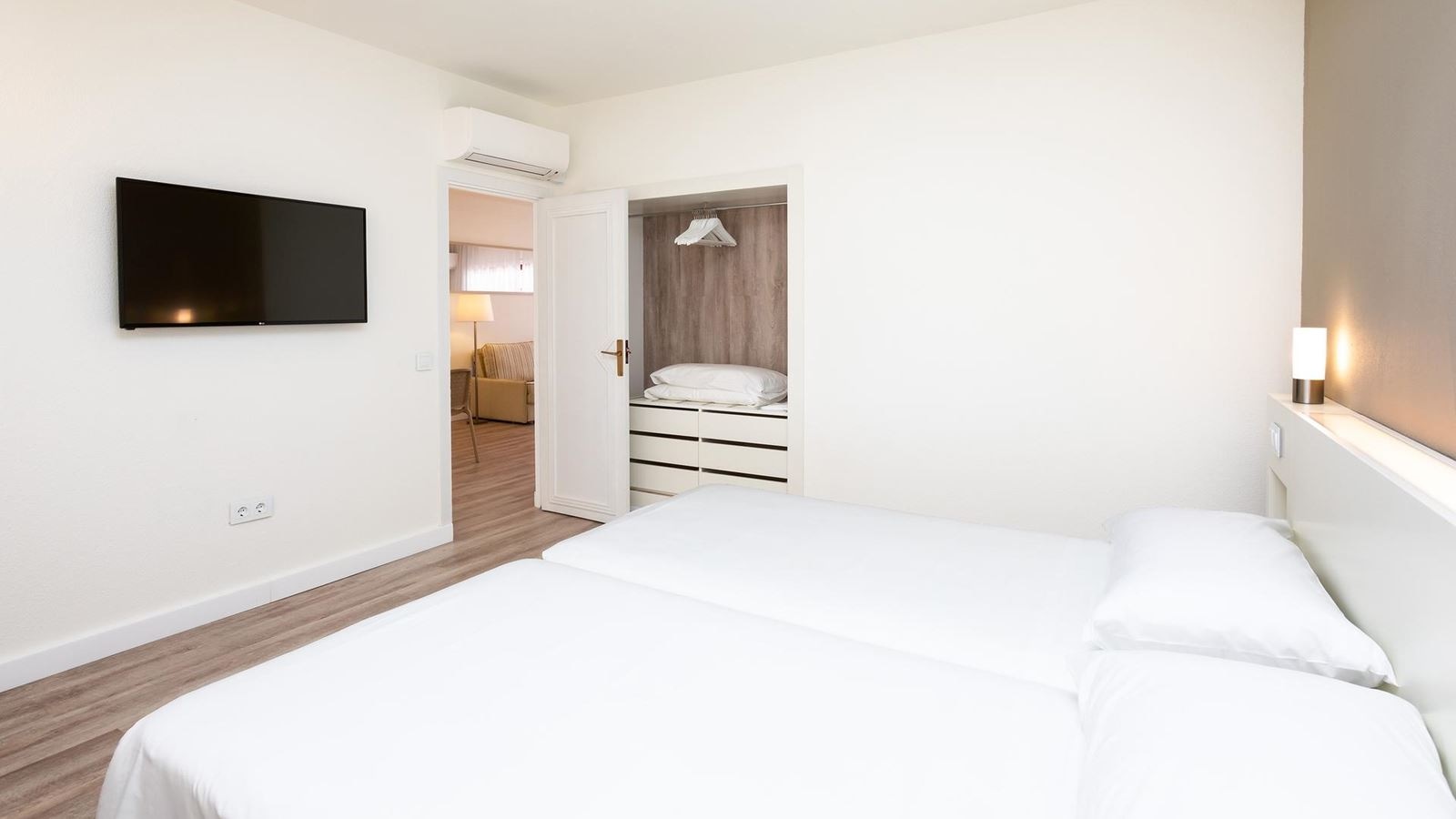 rooms-1-bedroom-apartment-lateral-sea-view-balcony-or-terrace