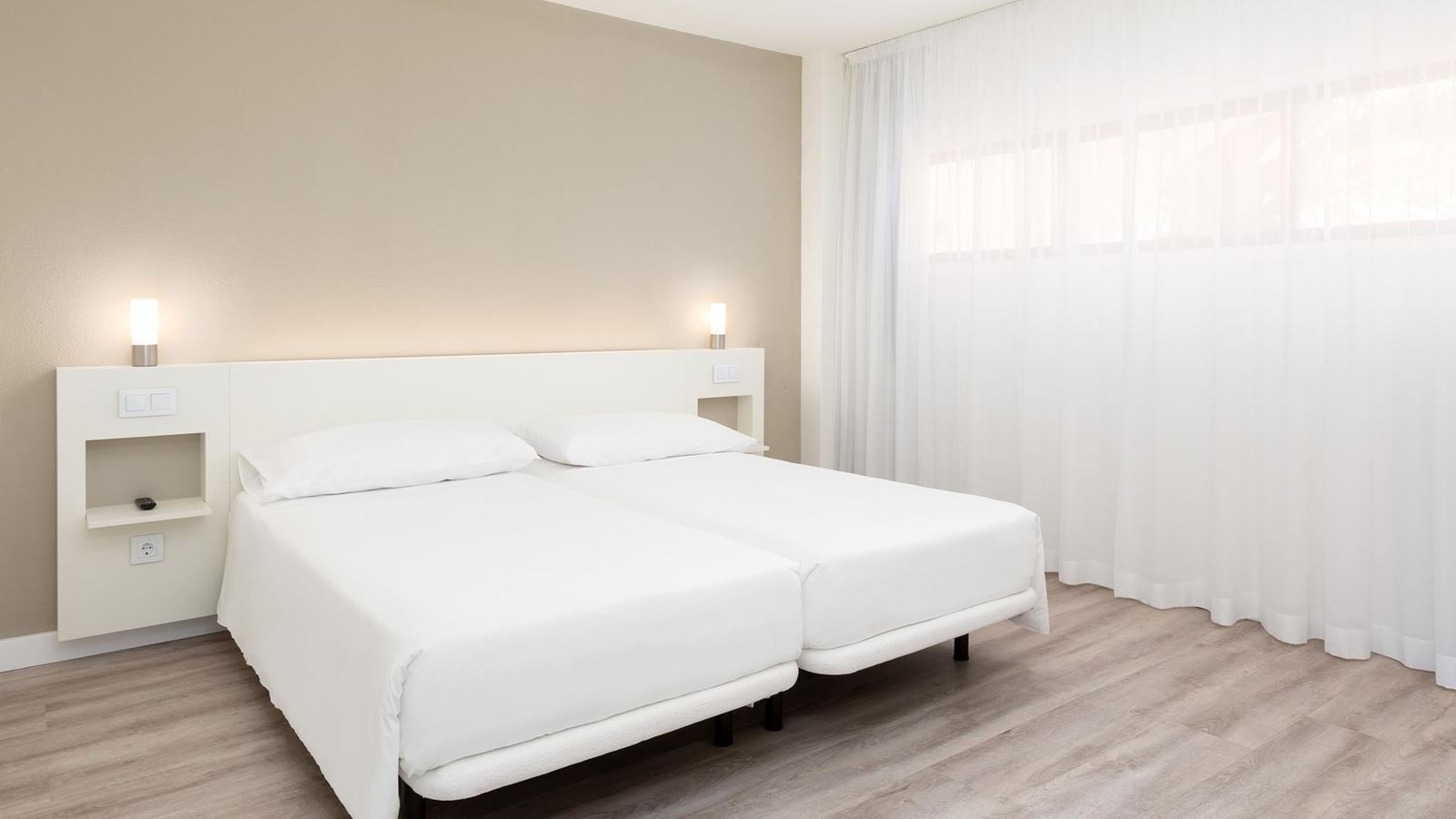 rooms-1-bedroom-apartment-lateral-sea-view-balcony-or-terrace