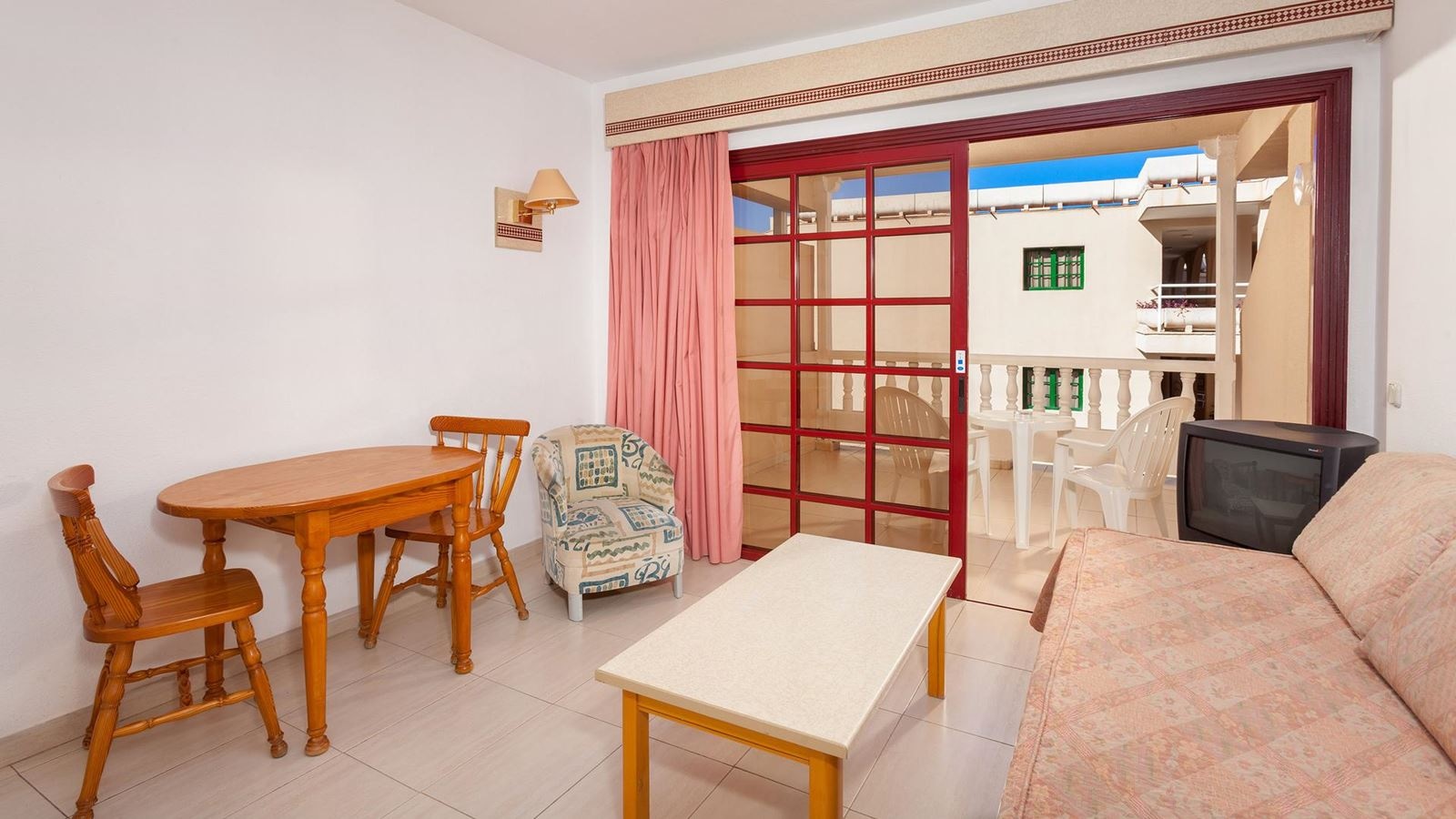 rooms-studio-balcony-or-terrace