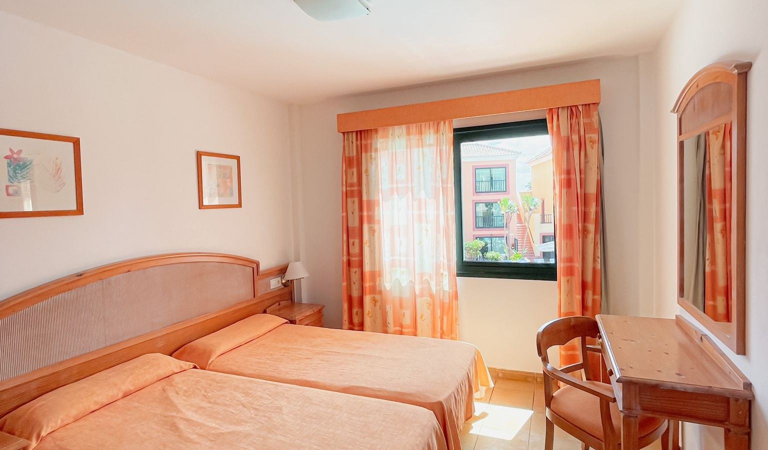 rooms-apartment-1-bedroom-pool-view