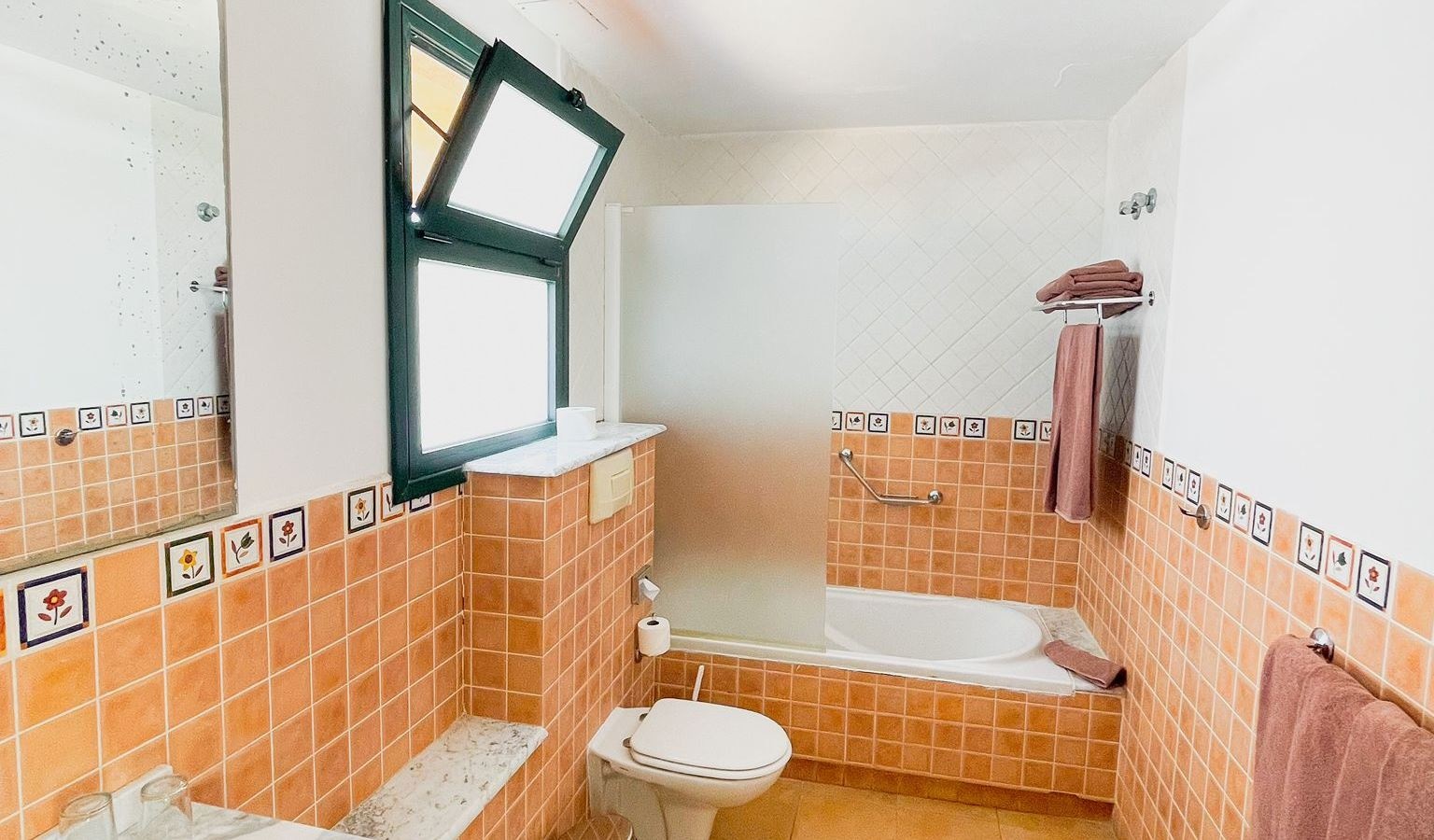 rooms-apartment-1-bedroom-pool-view