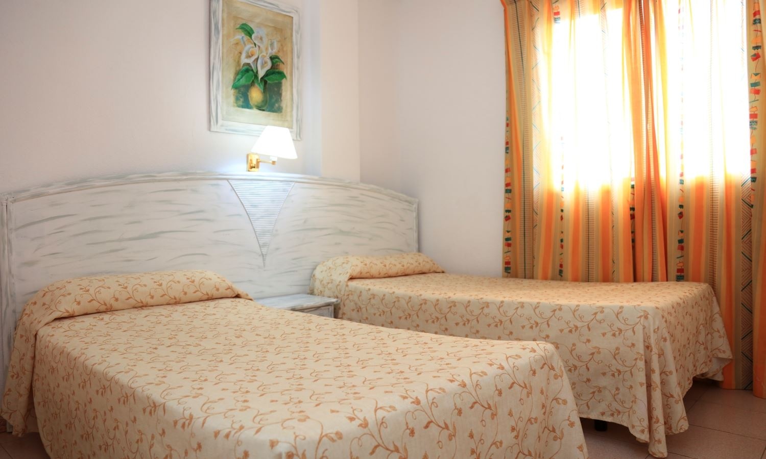 rooms-apartment-1-bedroom-pool-view