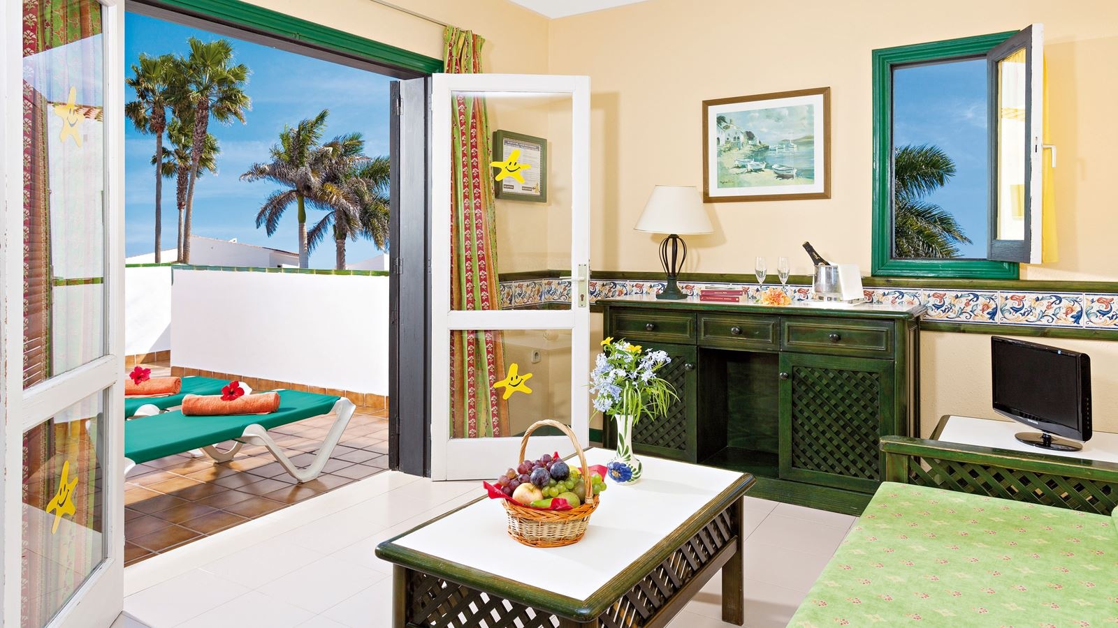 rooms-1-bdrm-pool-view