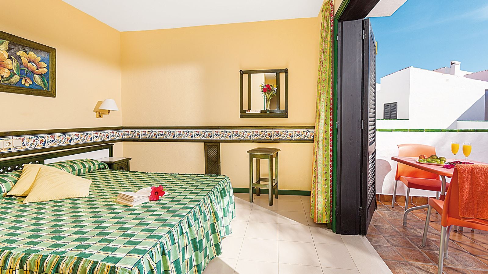 rooms-1-bdrm-pool-view