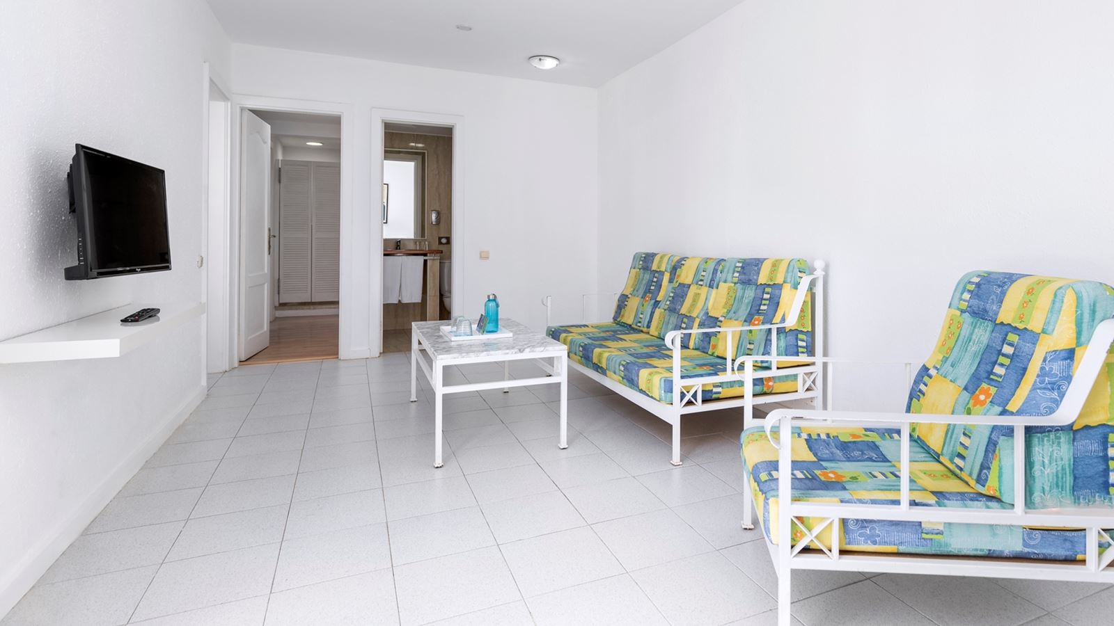 rooms-2-bedrooms-family-room-terrace