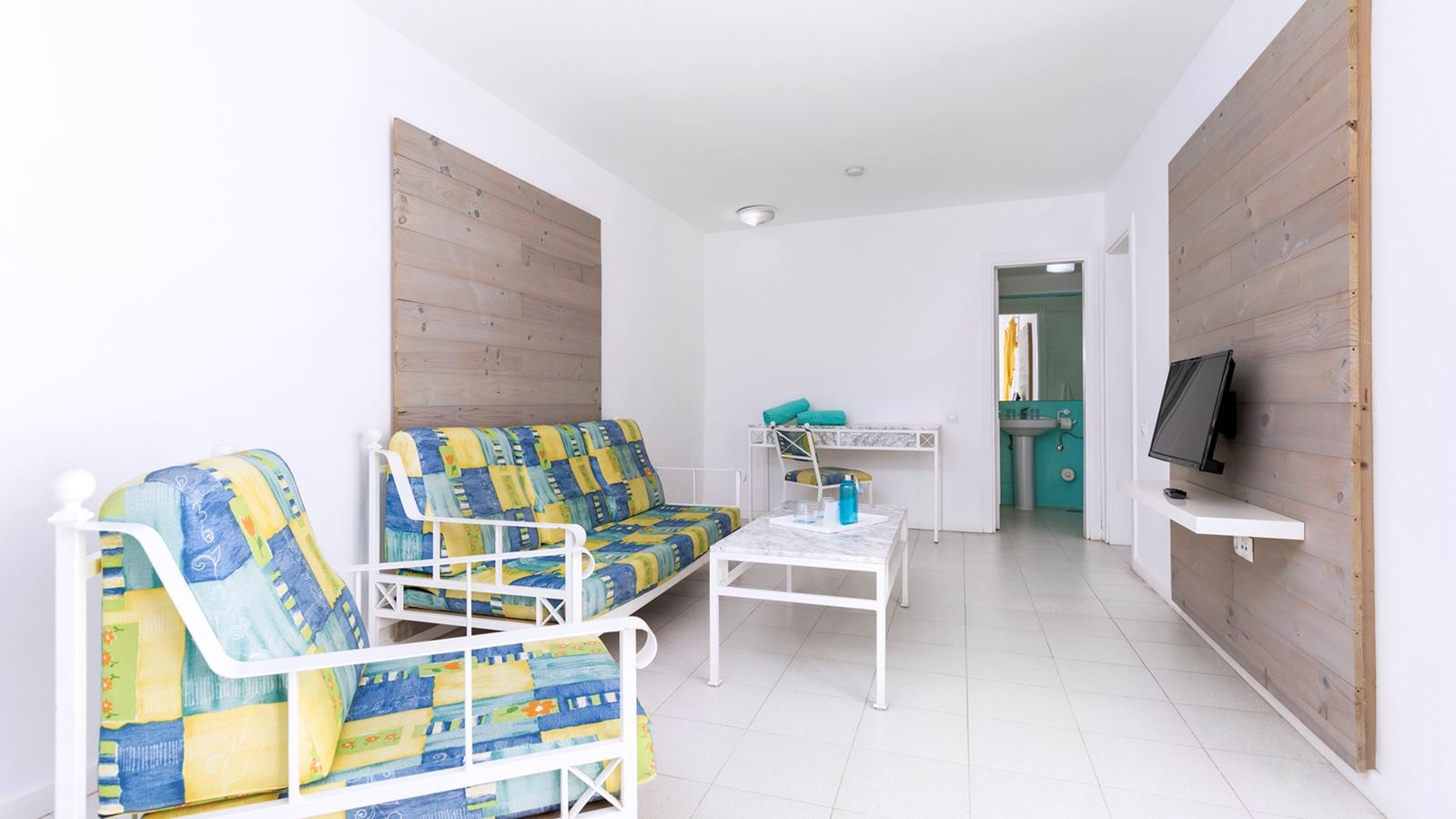 rooms-one-bedroom-suite-pool-side-terrace