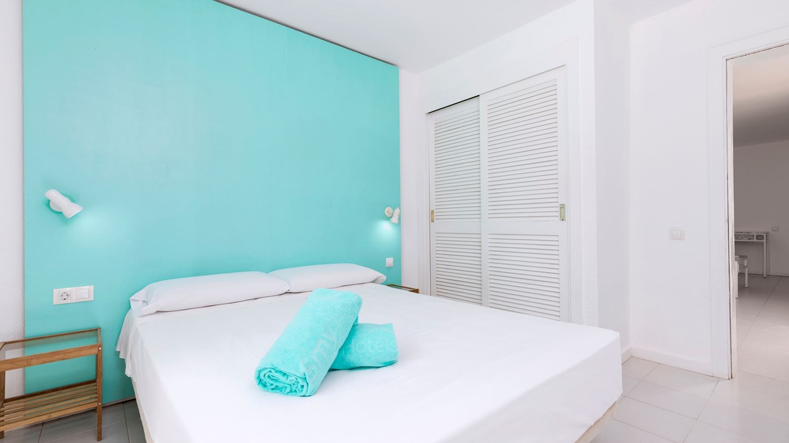 rooms-one-bedroom-suite-pool-side-terrace