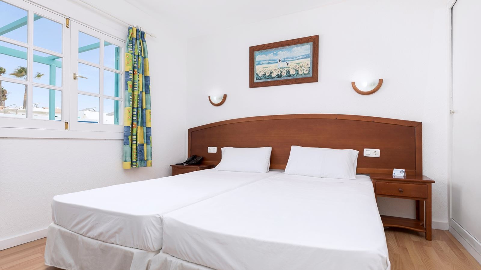 rooms-2-bedrooms-family-room-pool-side-terrace