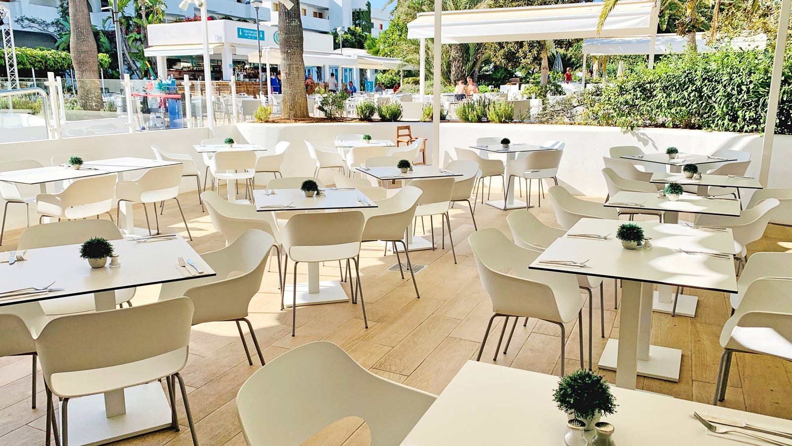 restaurants-all-inclusive-with-alcoholic-drinks-own-brands