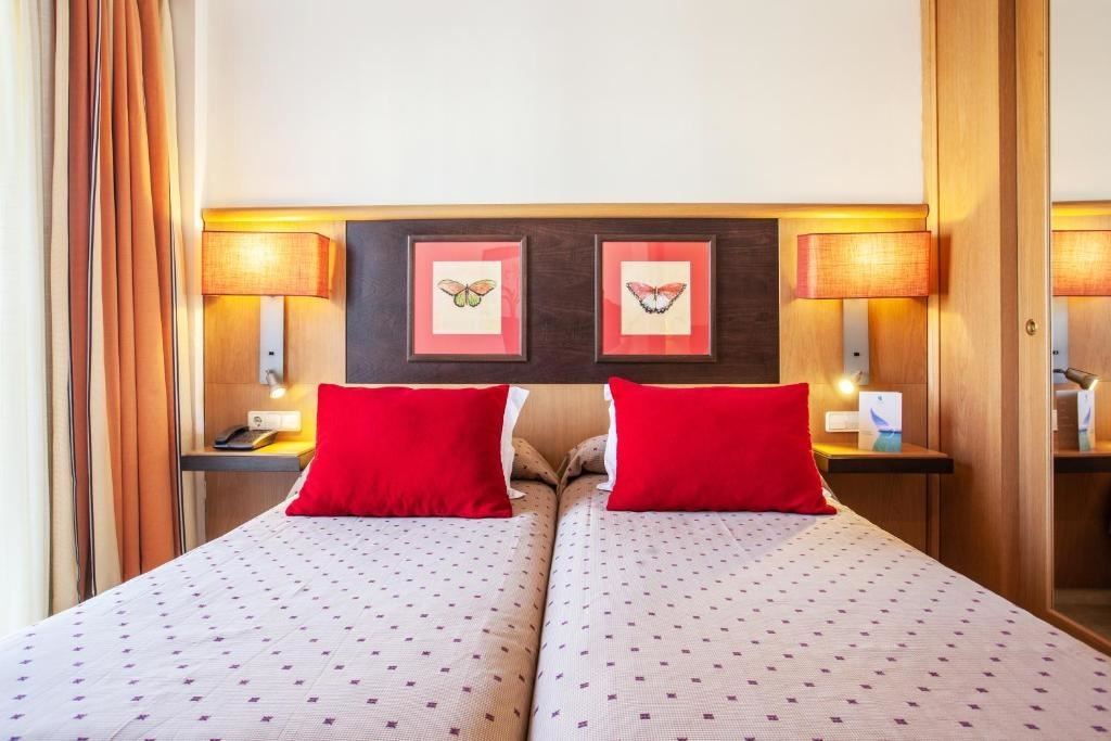 rooms-junior-suite-standard-pool-view