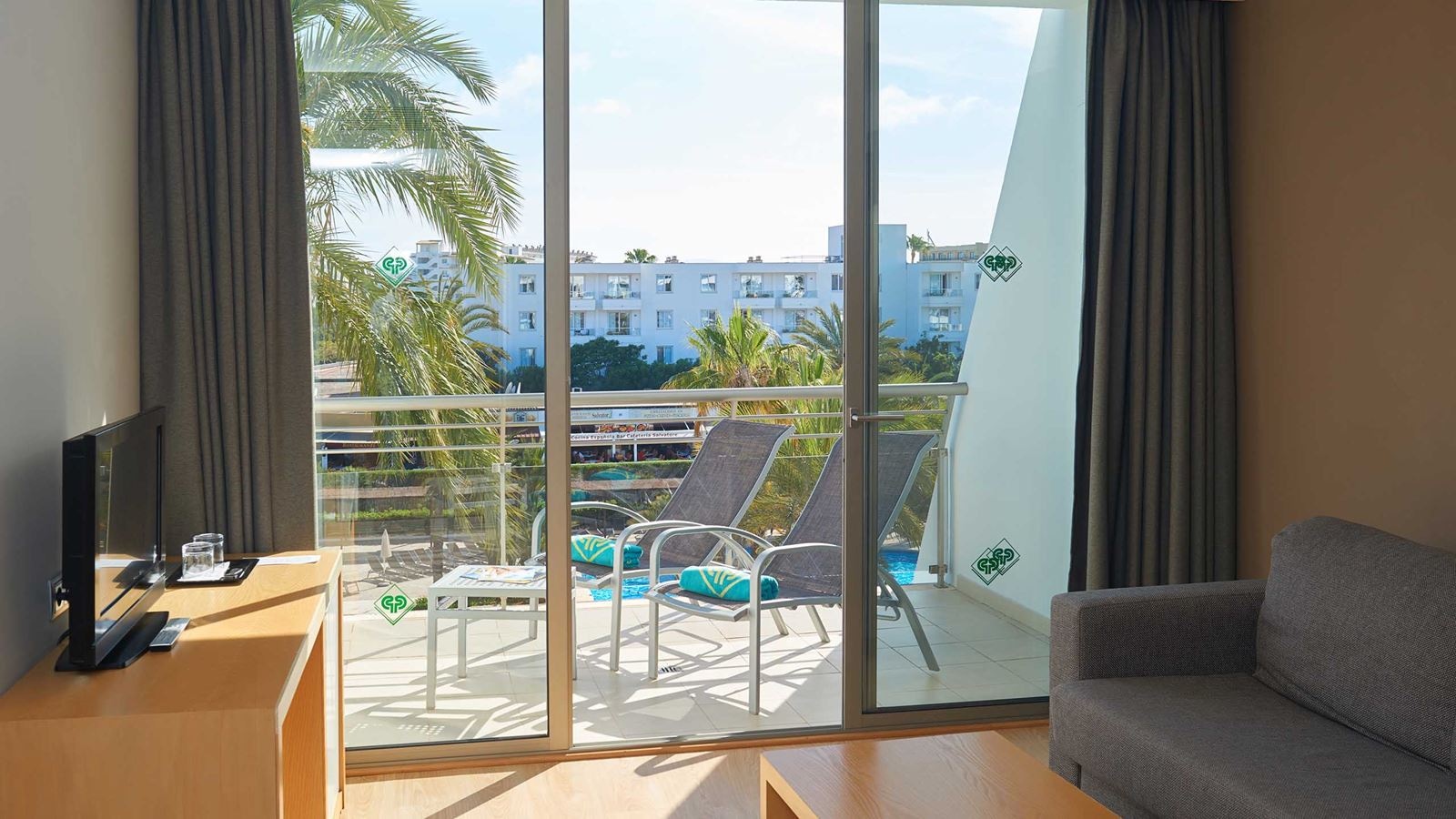 rooms-double-standard-room-balcony