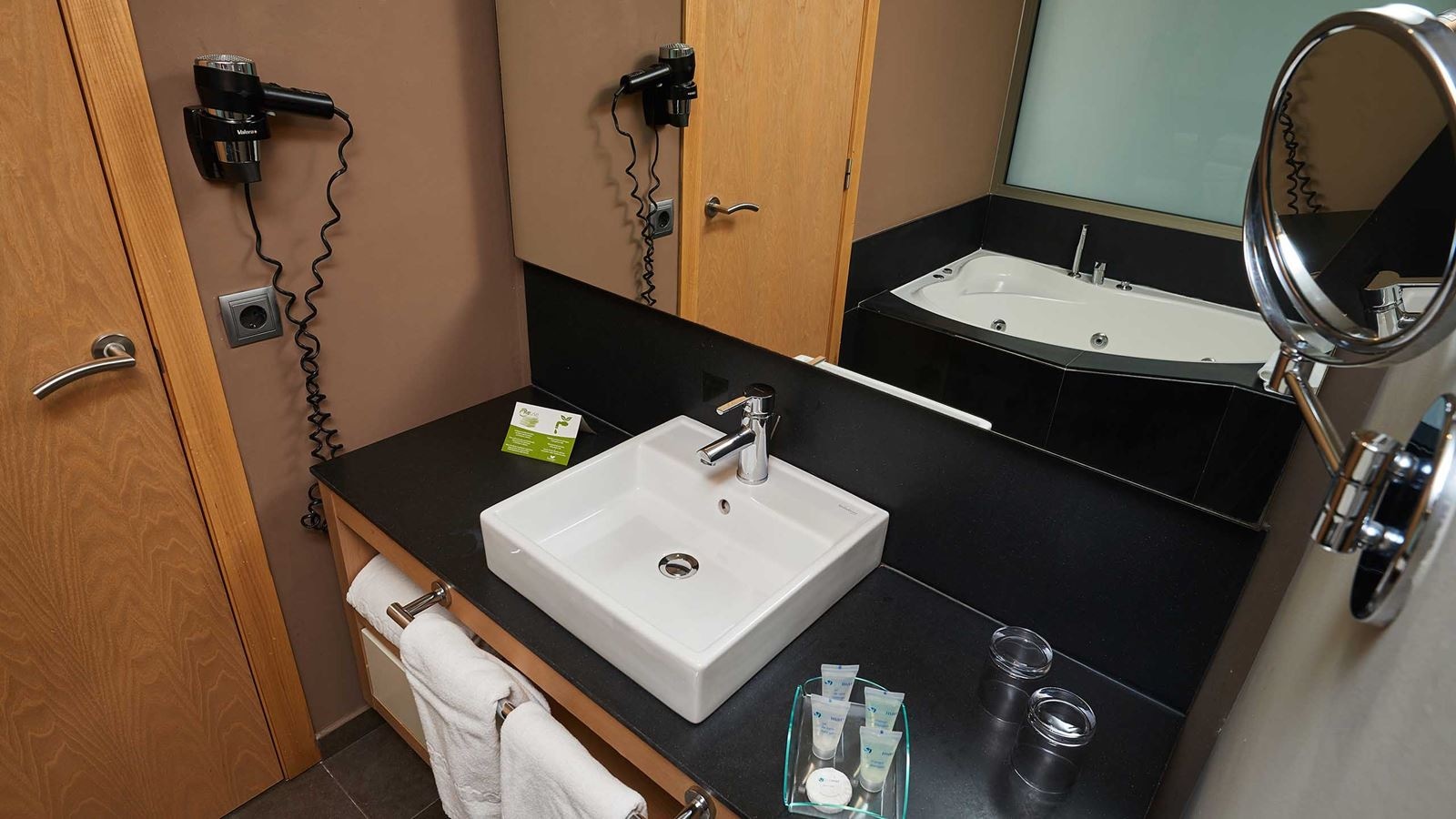 rooms-double-standard-room-balcony