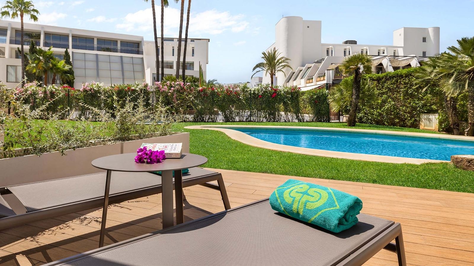 rooms-double-select-balcony-or-terrace-semi-private-pool