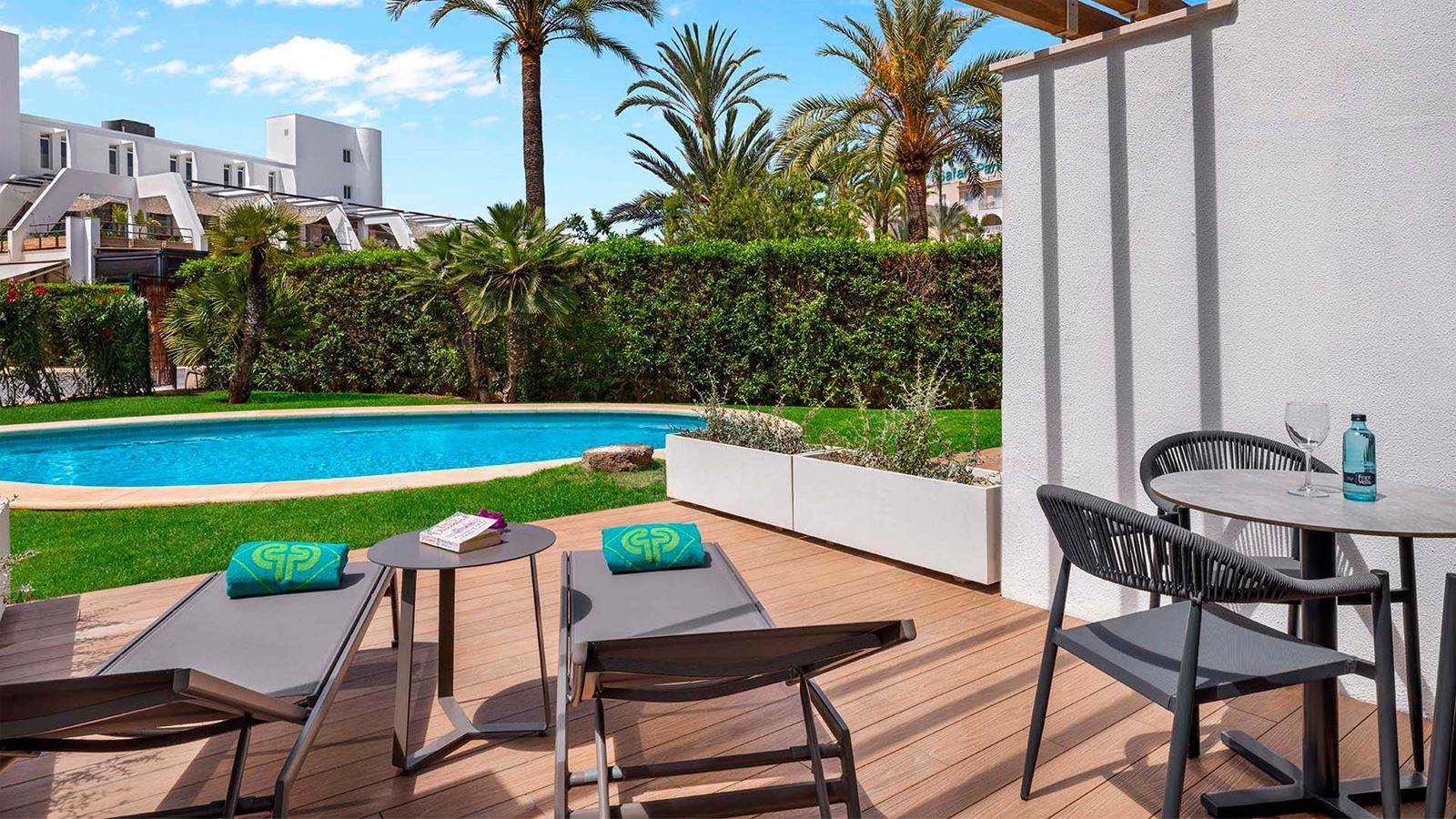 rooms-double-select-balcony-or-terrace-semi-private-pool