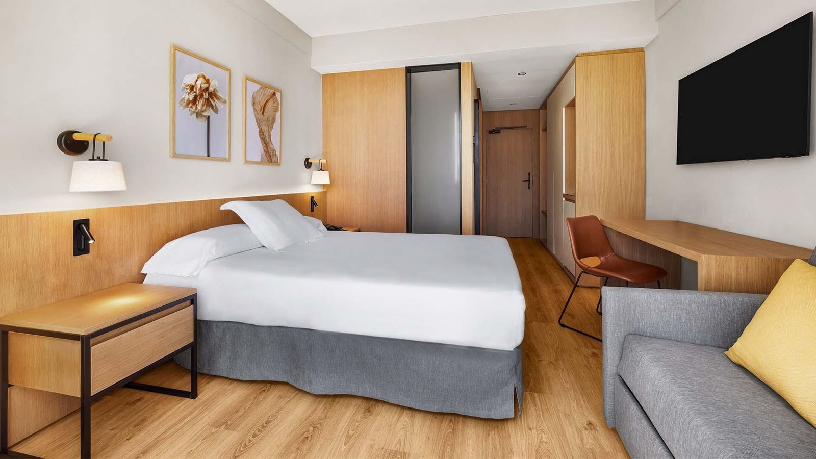 rooms-double-select-balcony-or-terrace-semi-private-pool