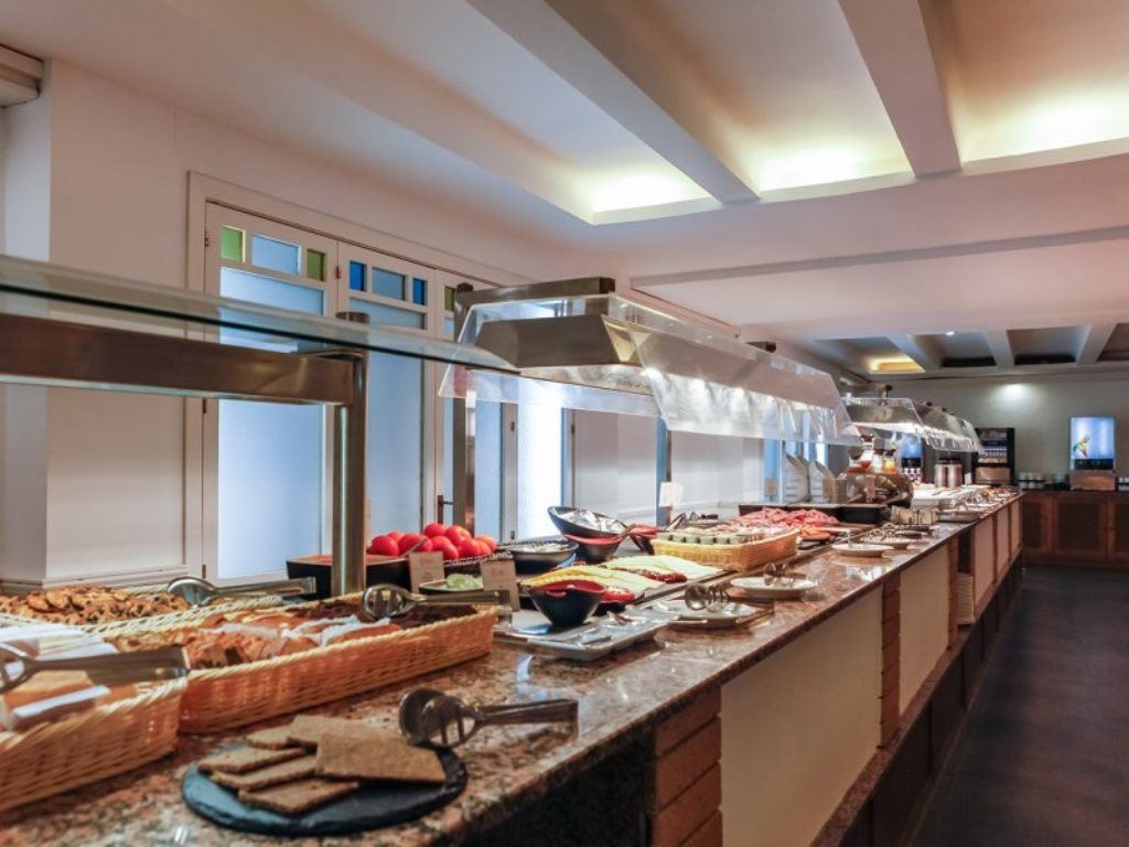 restaurants-restaurant