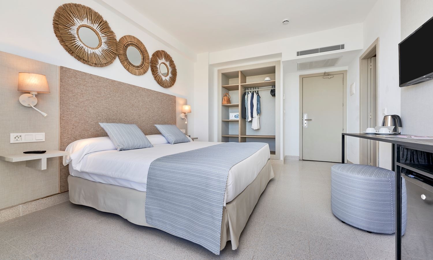 rooms-superior-room-with-balcony-or-terrace