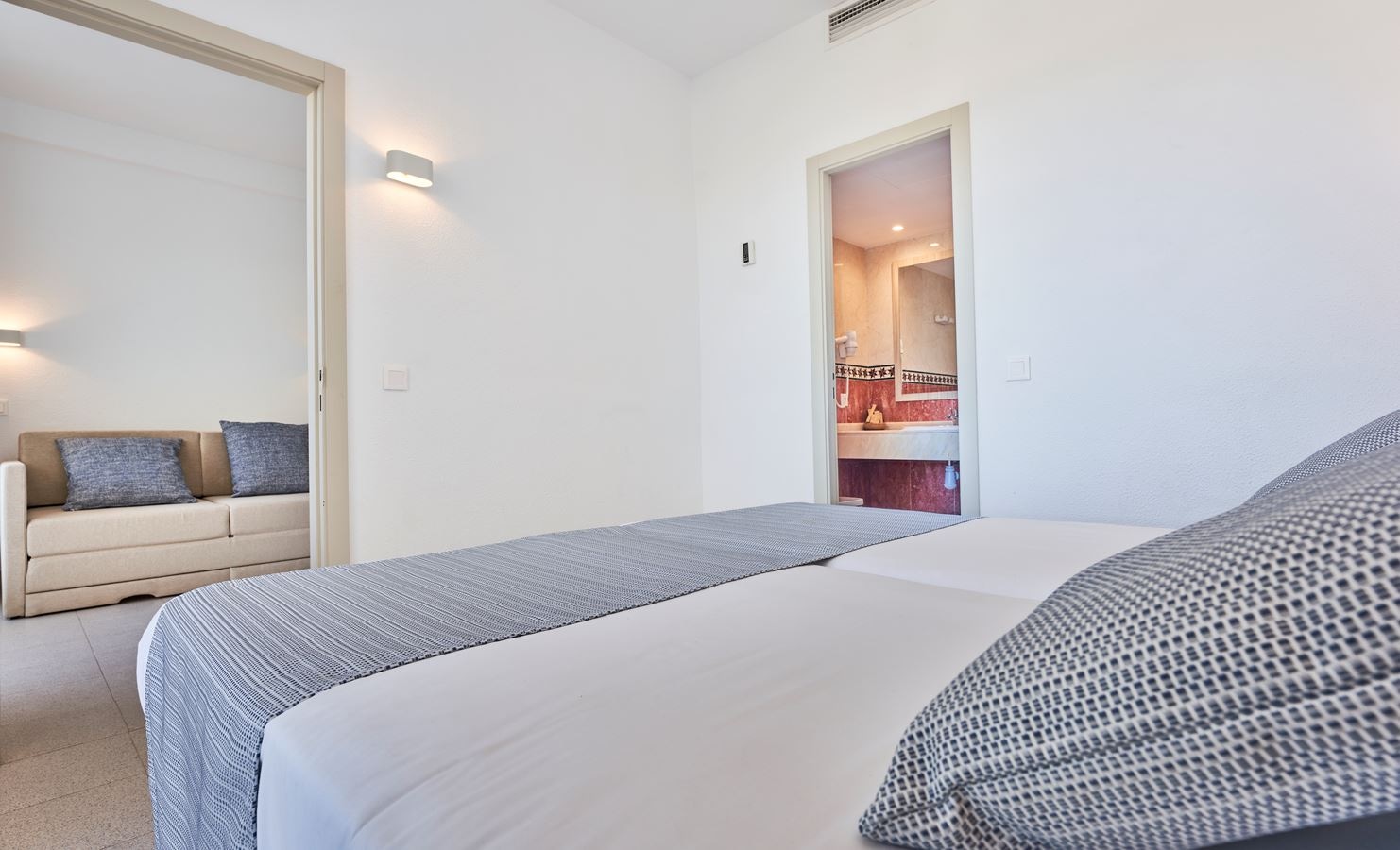 rooms-junior-suite-with-balcony-or-terrace