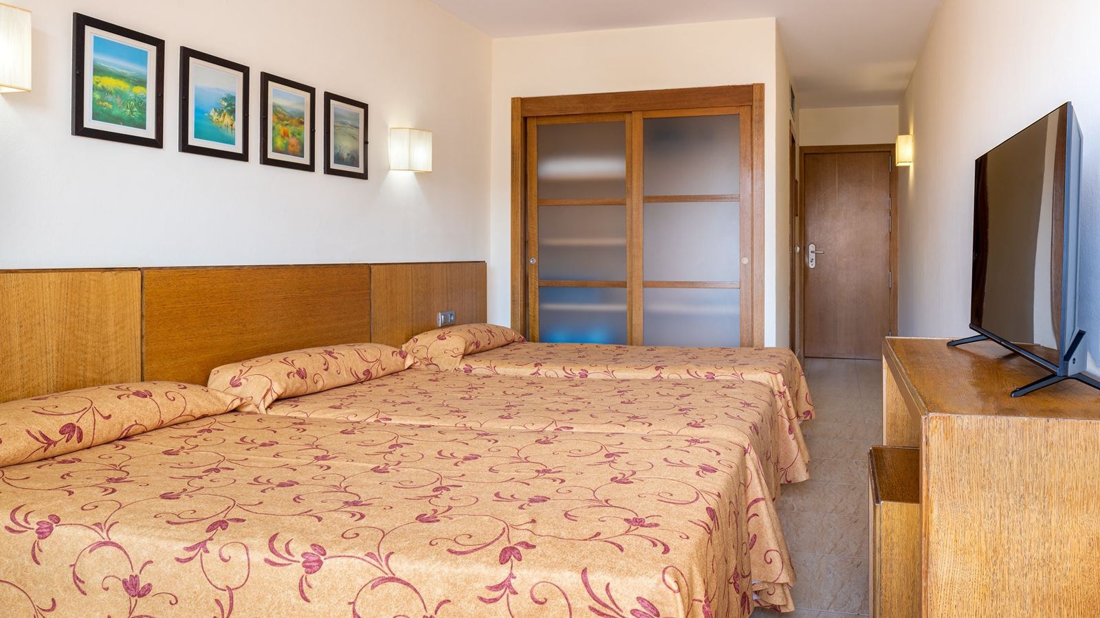 rooms-double-standard-balcony-or-terrace