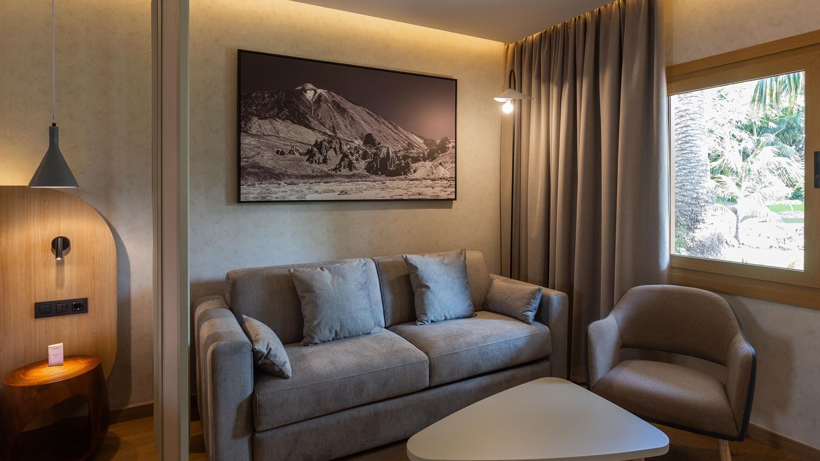 rooms-junior-suite-with-balcony