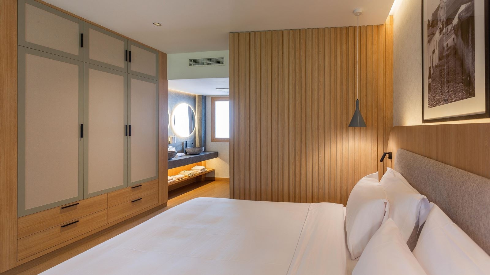 rooms-junior-suite-with-balcony