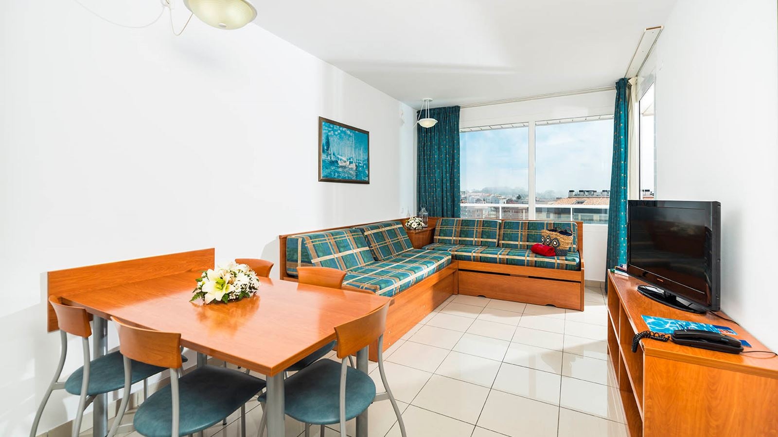 rooms-apartment-pool-view