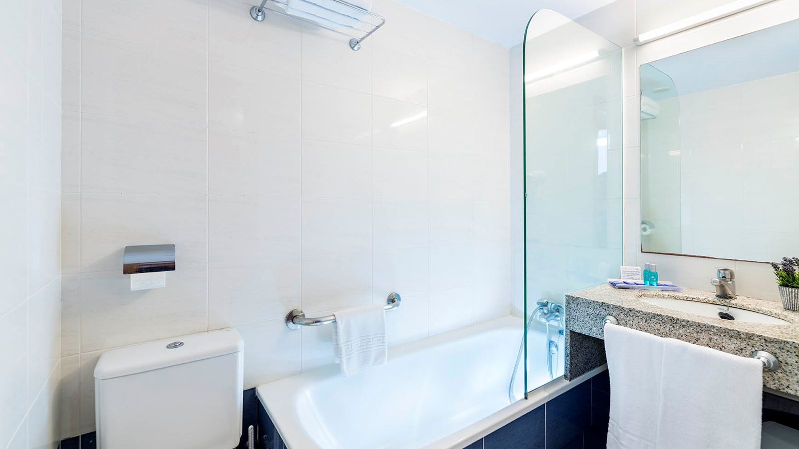 rooms-studio-room-pool-view