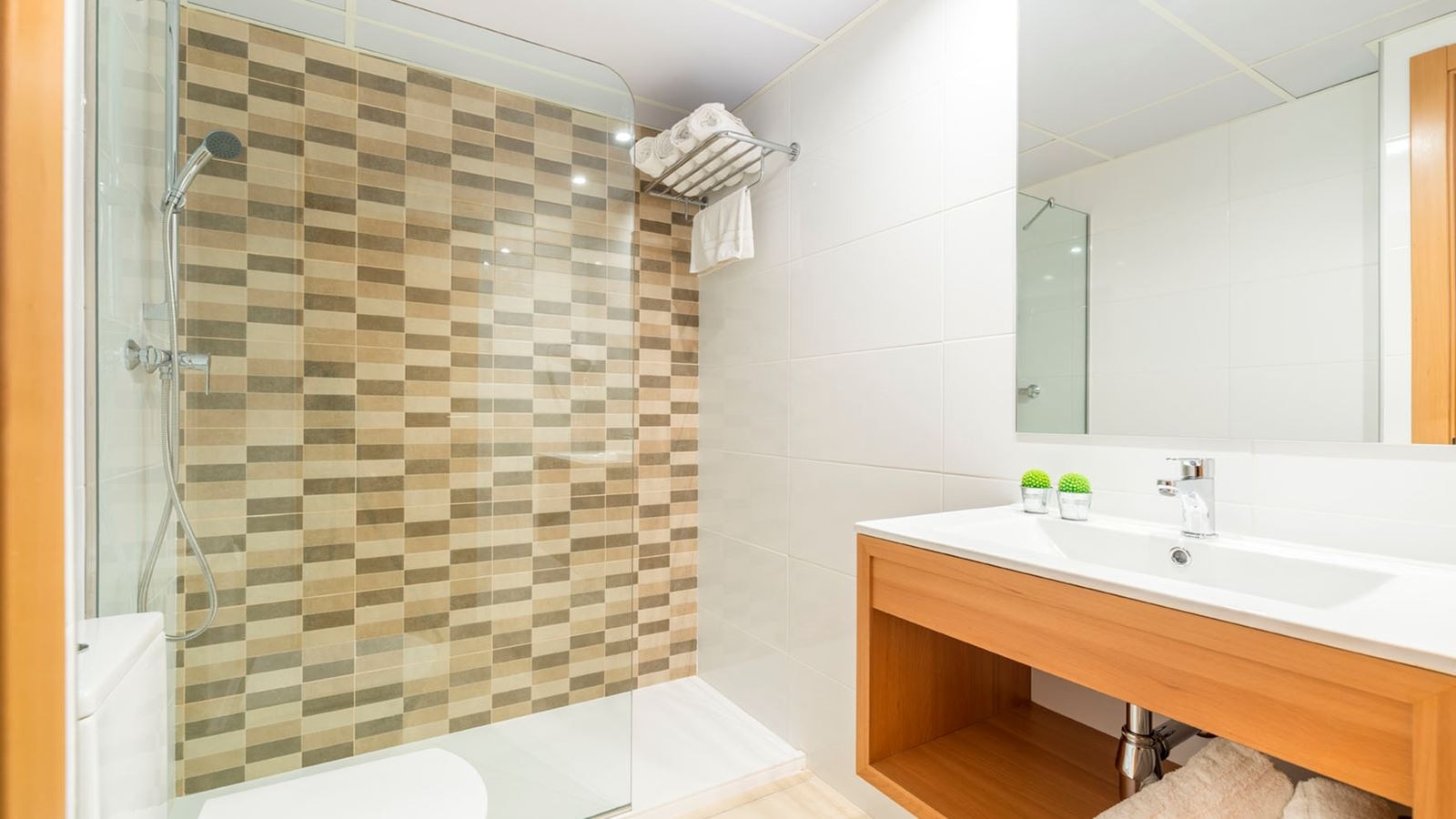 rooms-apartment-3-bedrooms-terrace