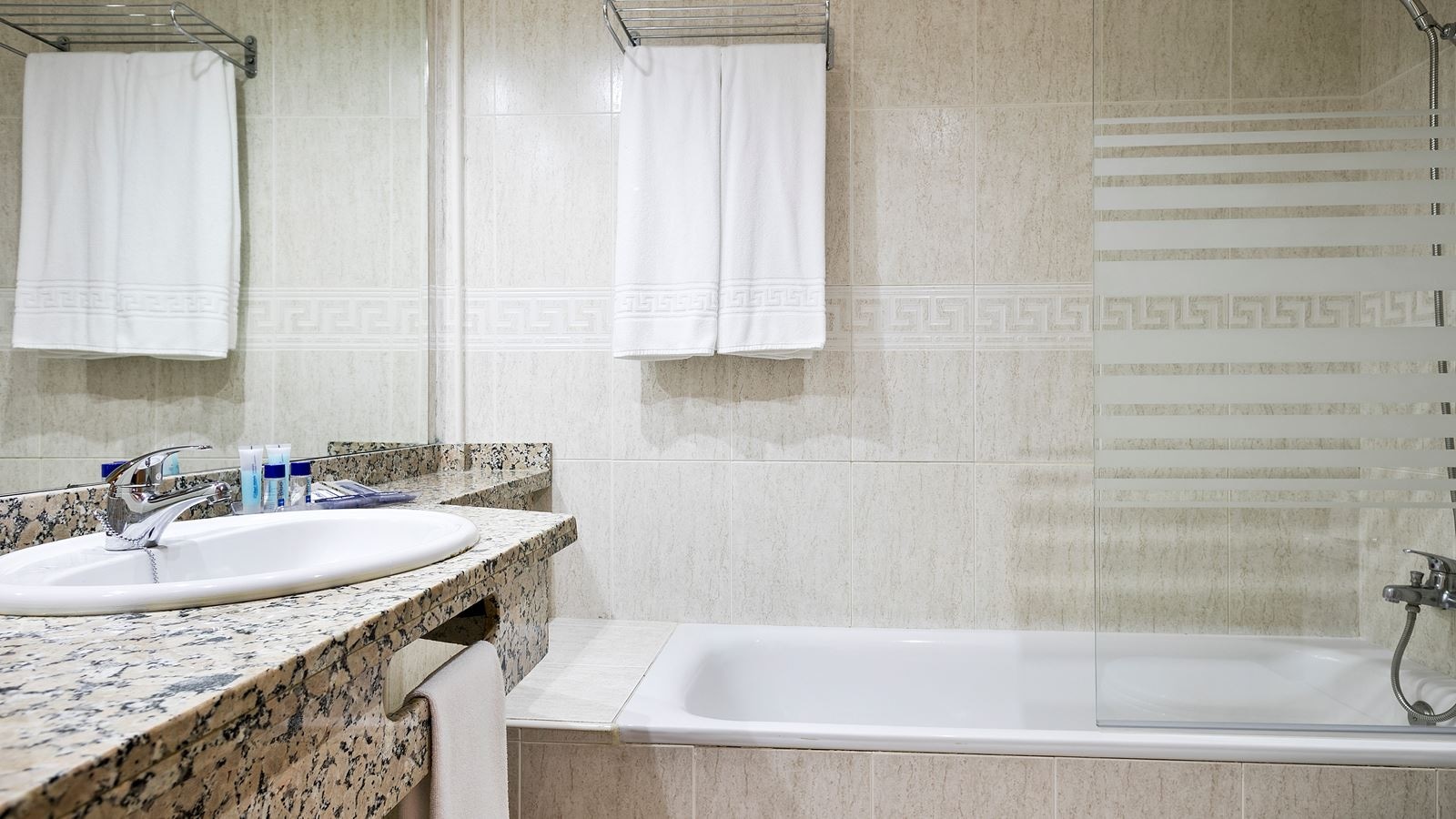 rooms-double-room-standard-wtih-terrace