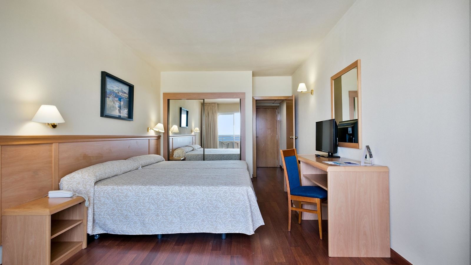 rooms-standard-room-poolview