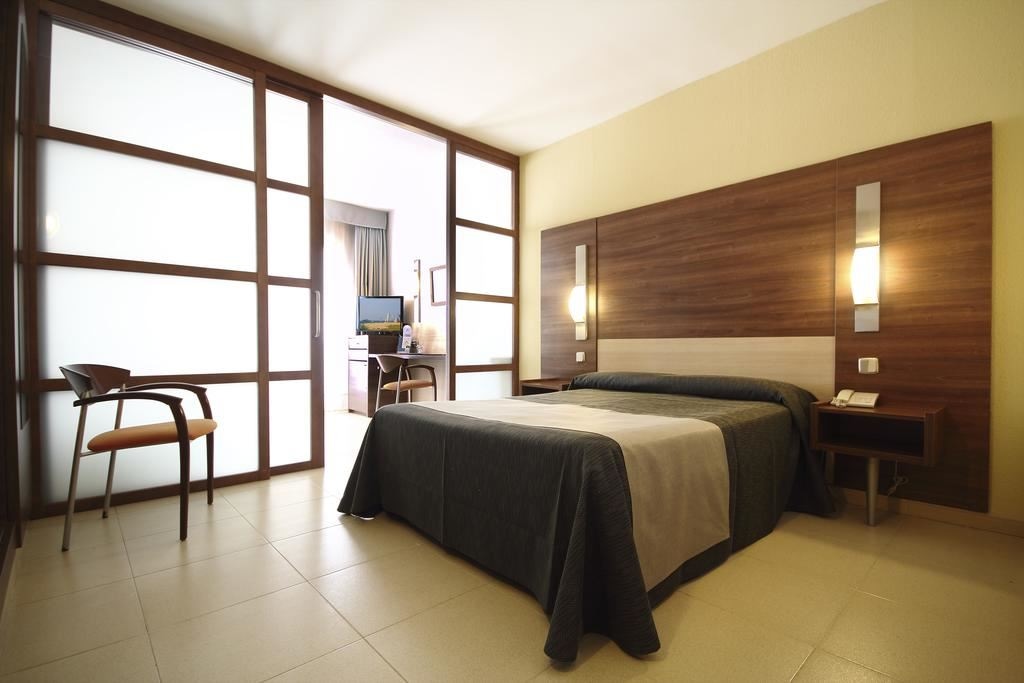 rooms-family-room-quadruple-with-balcony