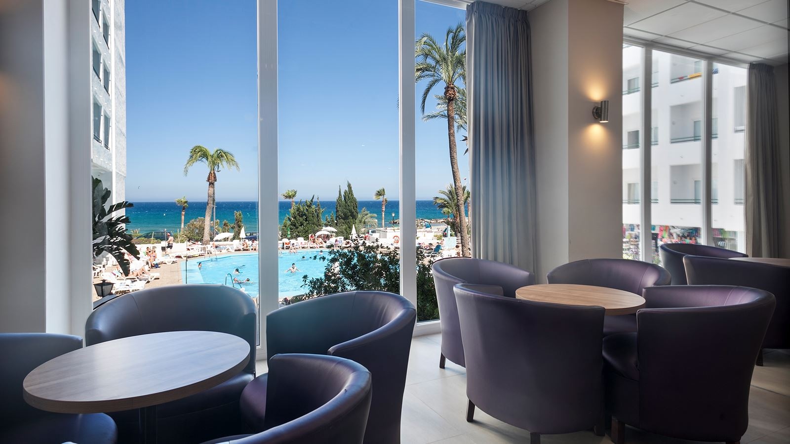 restaurants-main-bar