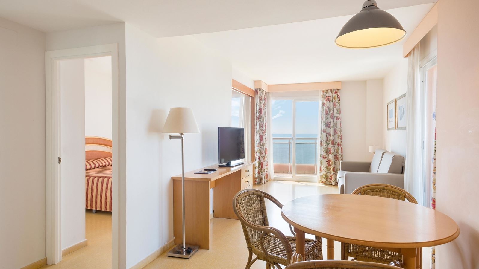 rooms-apartment-lateral-sea-view