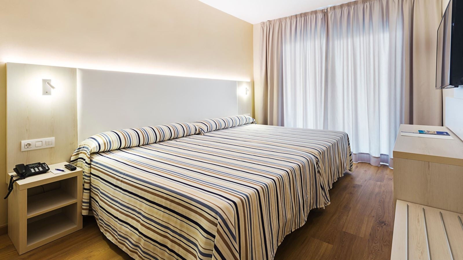 rooms-superior-room-with-balcony-or-terrace