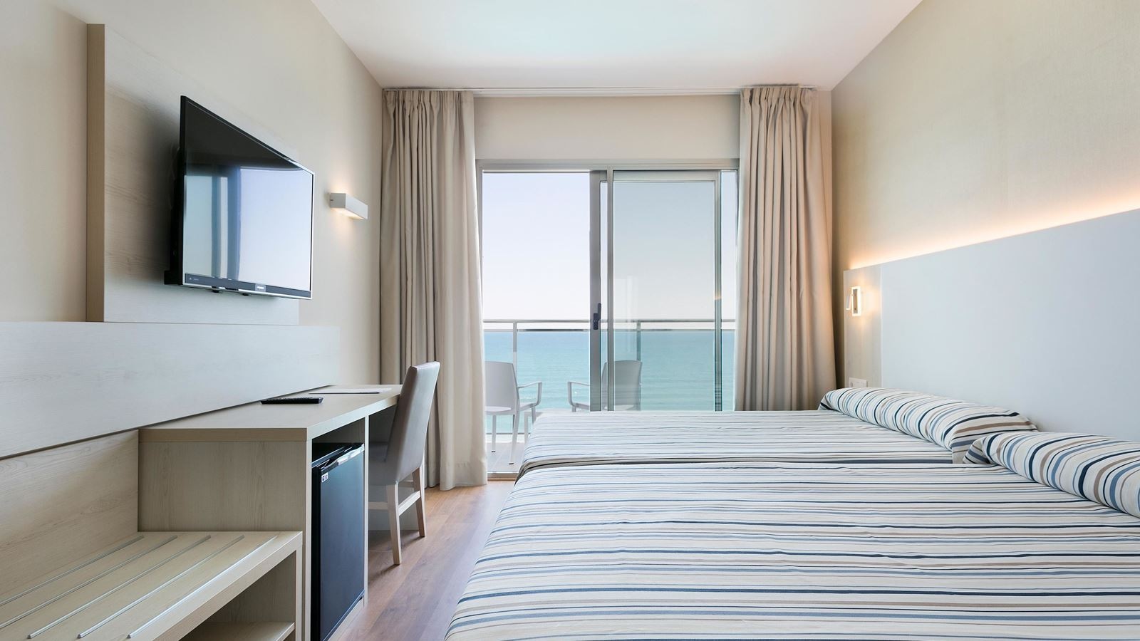 rooms-superior-seaview-with-balcony-or-terrace