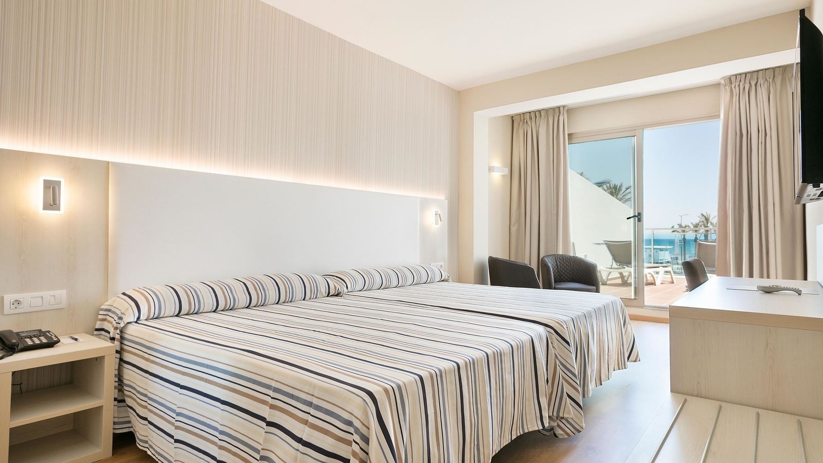 rooms-superior-seaview-with-balcony-or-terrace