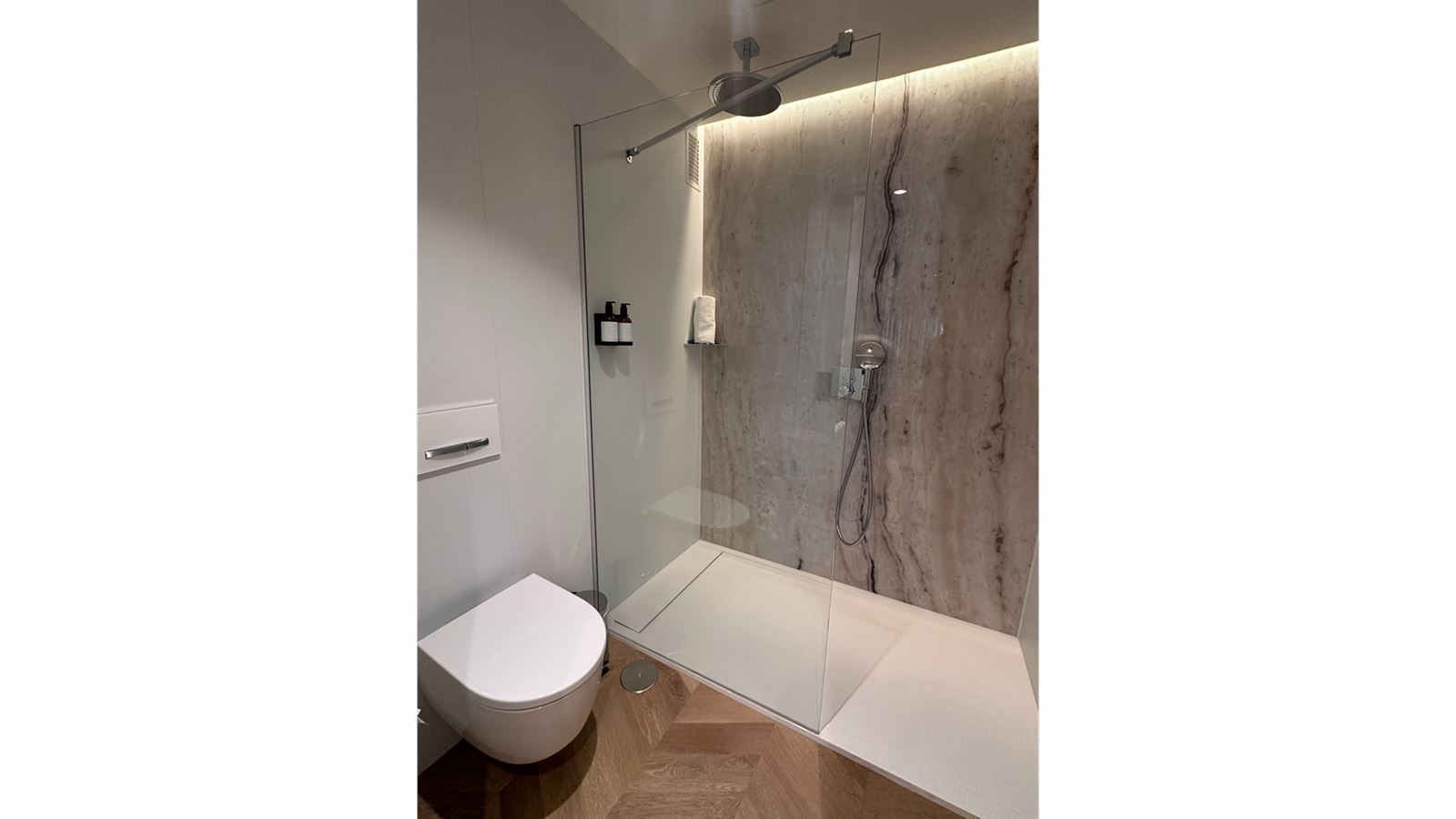 rooms-double-superior-pool-view-room