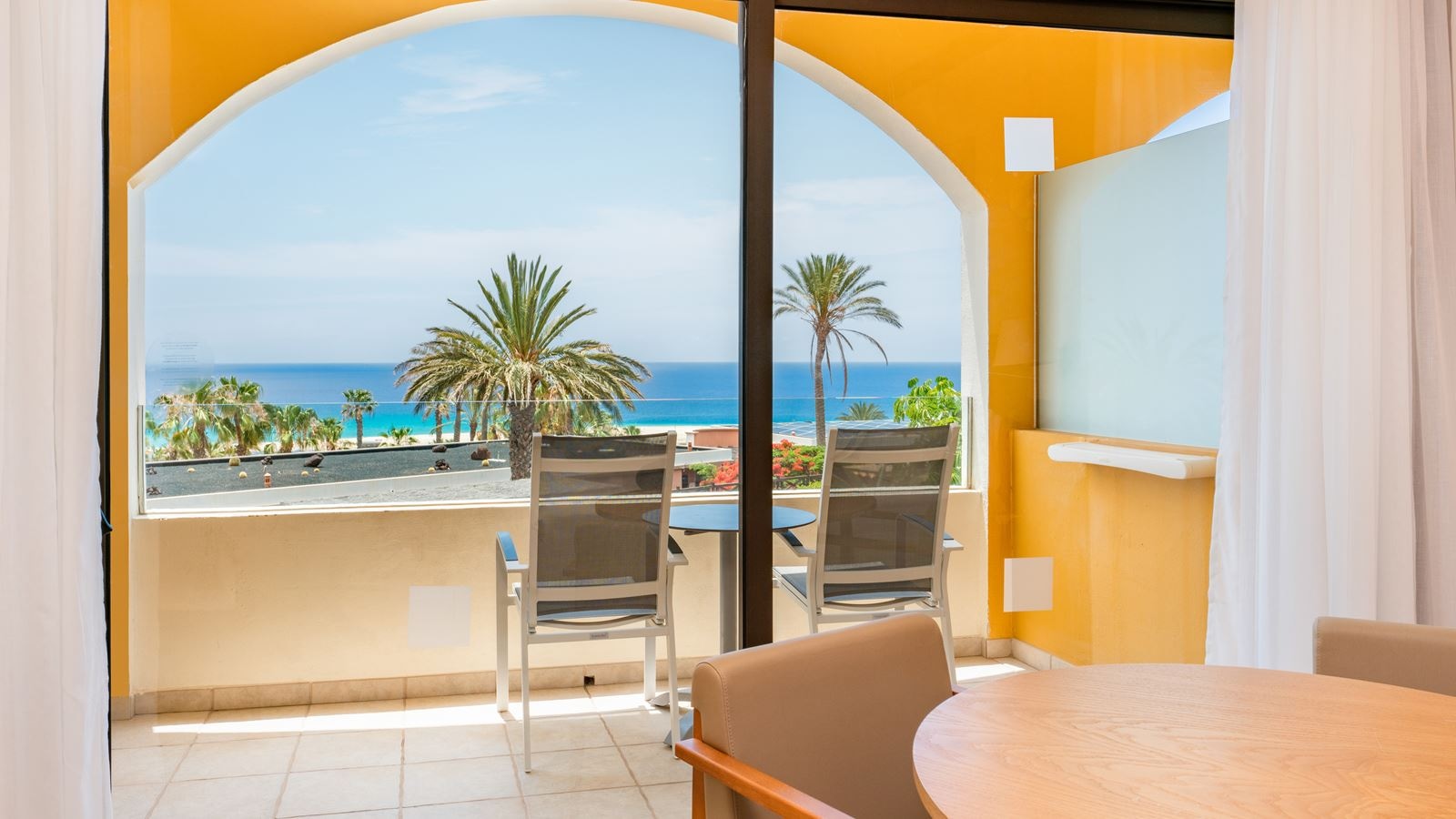 rooms-double-deluxe-ocean-view-balcony