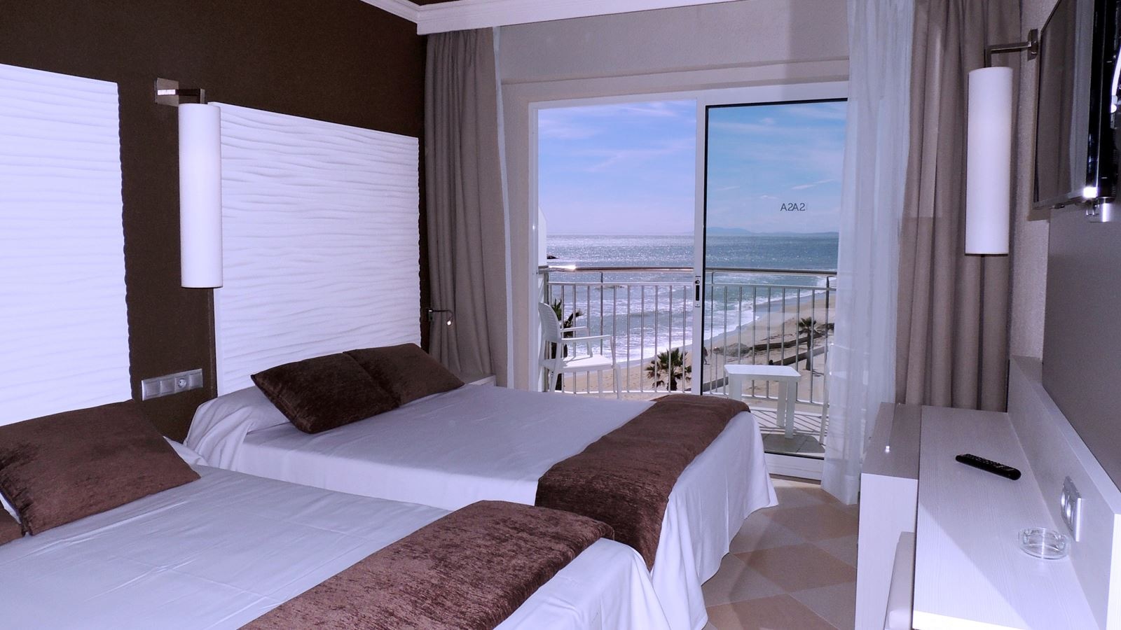 rooms-double-standard-room-poolview-balcony-or-terrace