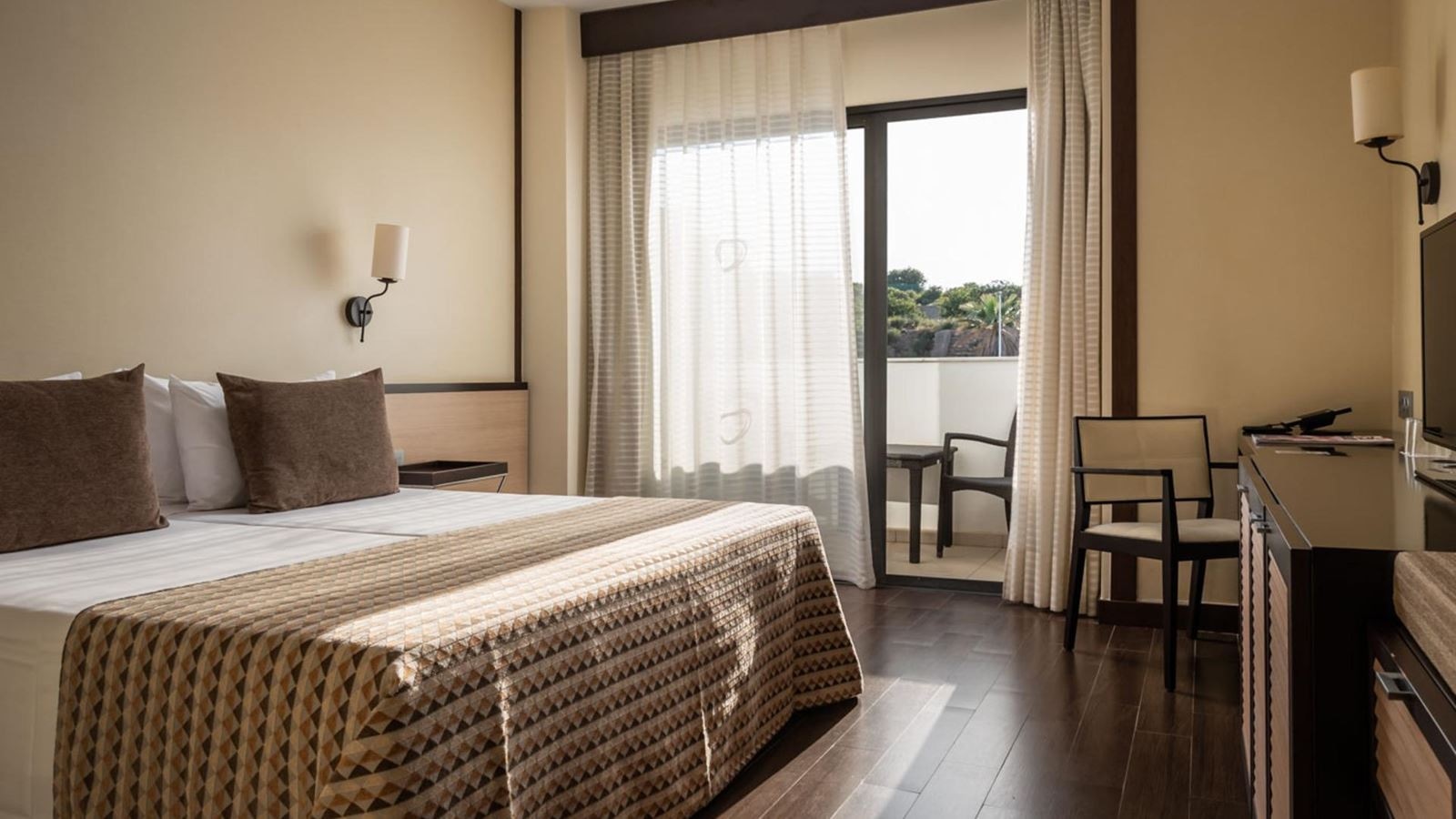 rooms-double-standard-room-balcony-or-terrace