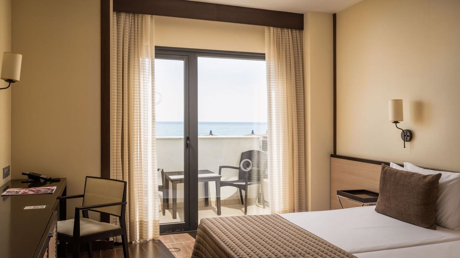 rooms-double-sea-view-balcony-or-terrace