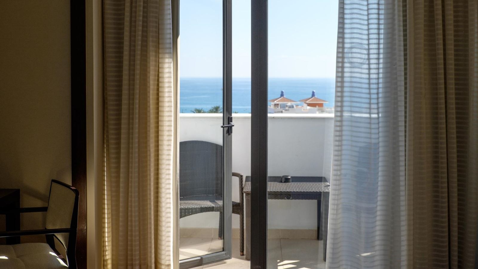 rooms-double-sea-view-balcony-or-terrace