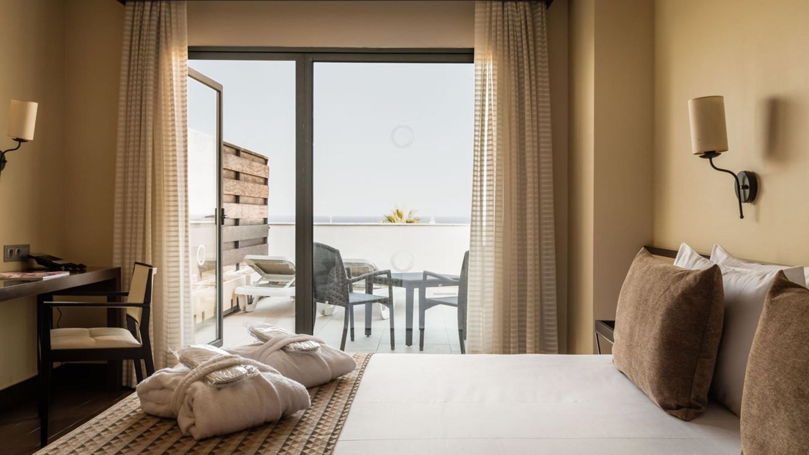 rooms-premium-sea-view-with-terrace