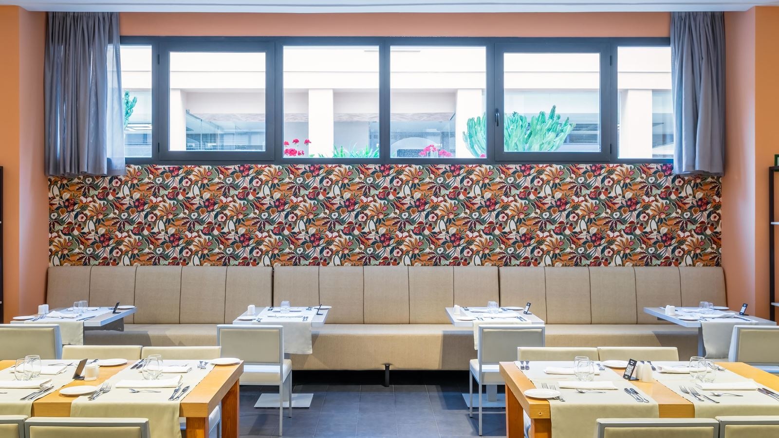 restaurants-restaurant