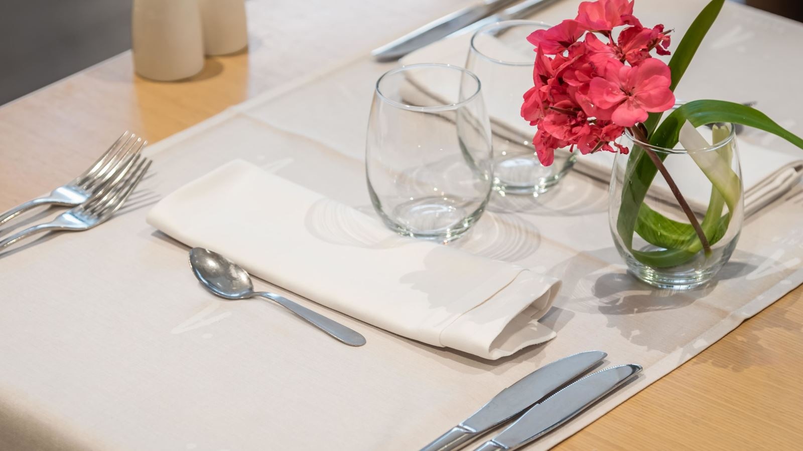 restaurants-restaurant